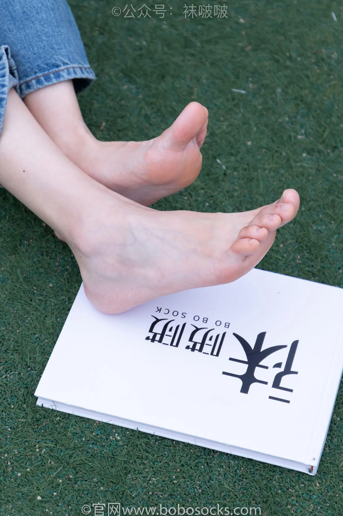 [BoBoSocks袜啵啵]NO.004 泡芙-vans帆布鞋、白棉袜、裸足 [127P]插图1